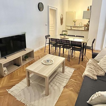 Apartment Mia - Old Town, Ac Bratislava Bagian luar foto
