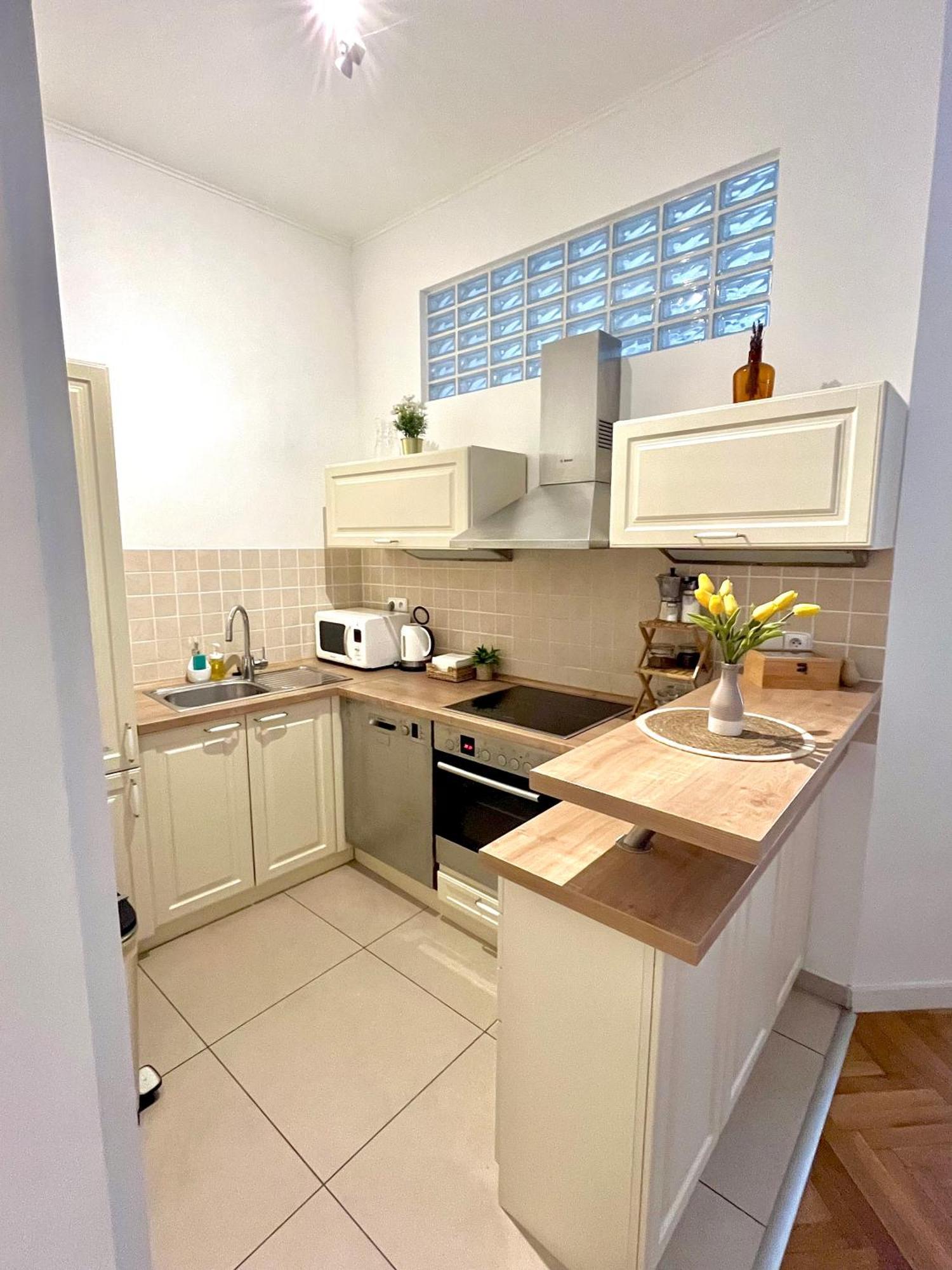 Apartment Mia - Old Town, Ac Bratislava Bagian luar foto