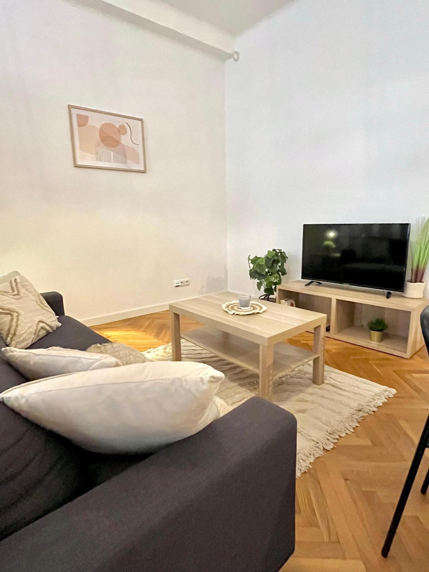 Apartment Mia - Old Town, Ac Bratislava Bagian luar foto