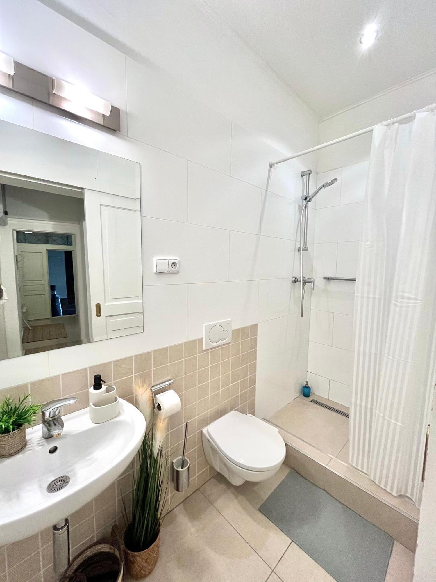 Apartment Mia - Old Town, Ac Bratislava Bagian luar foto