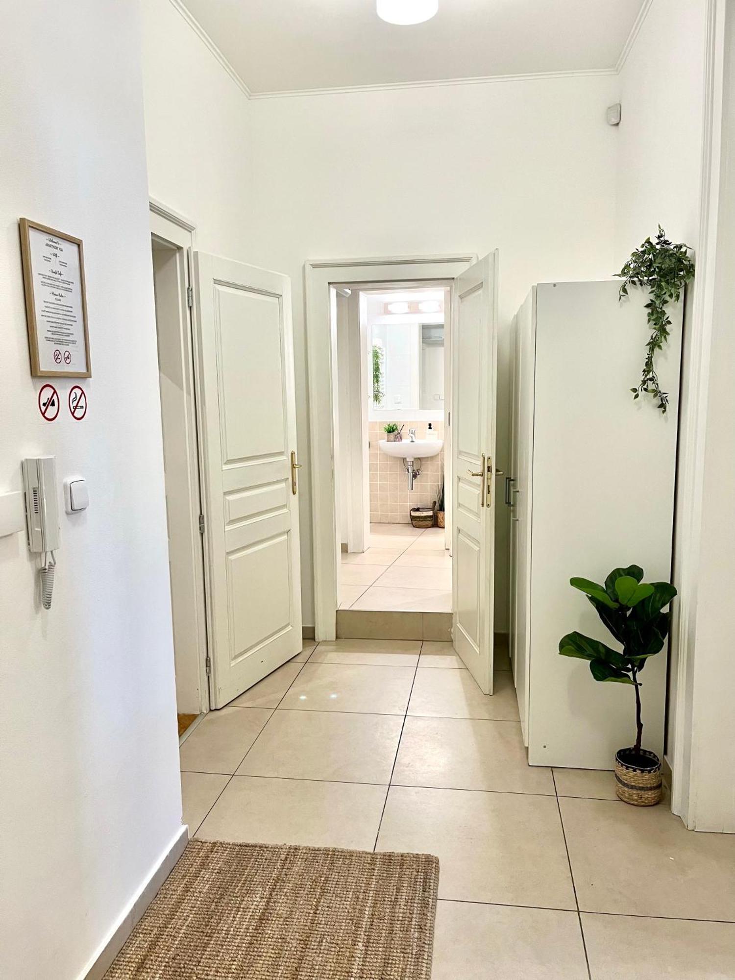Apartment Mia - Old Town, Ac Bratislava Bagian luar foto
